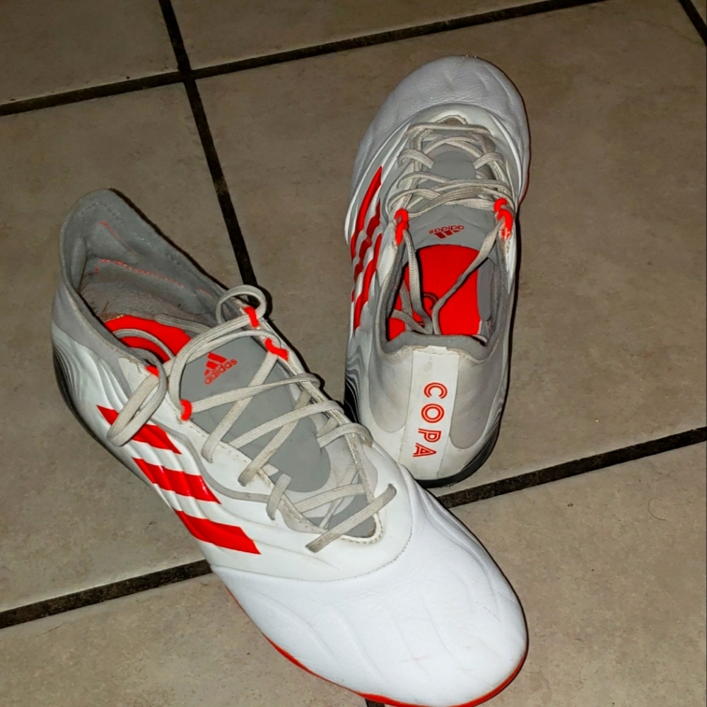 Mens Size 7 Leather Soccer Cleats. White and Orange Copa Adidas Cleats